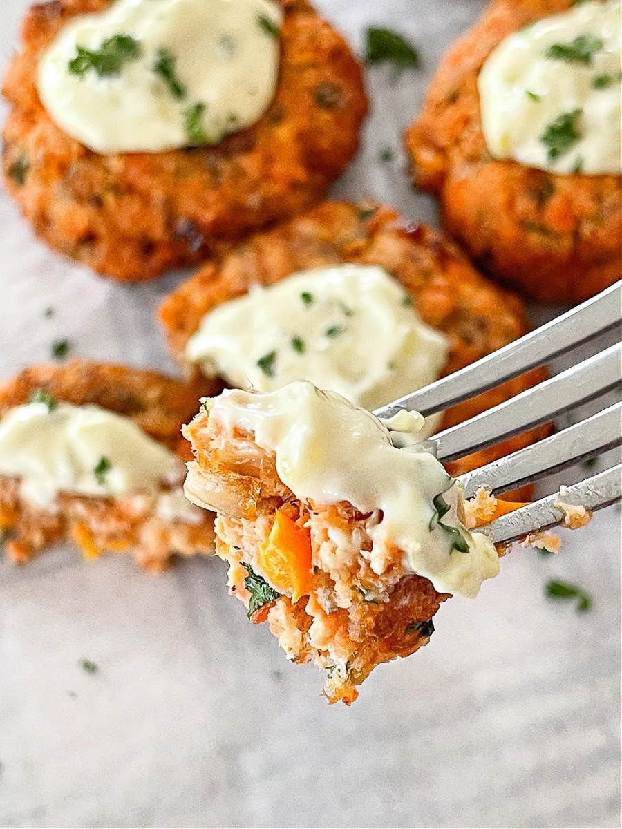 Healthy Salmon Cakes With Homemade Tartar Sauce