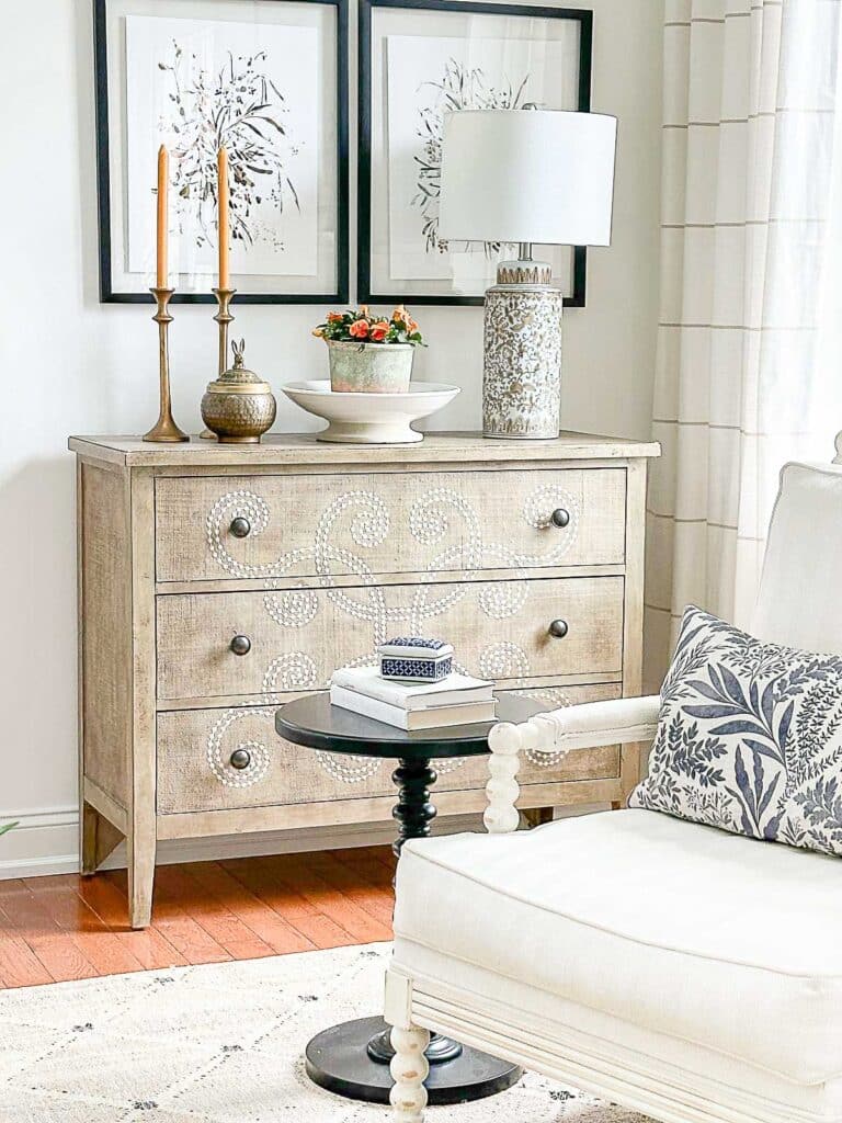 CLASSIC DECOR TRENDS- CHEST WITH A LAMP, FLOWERS AND CANDLESTICKS