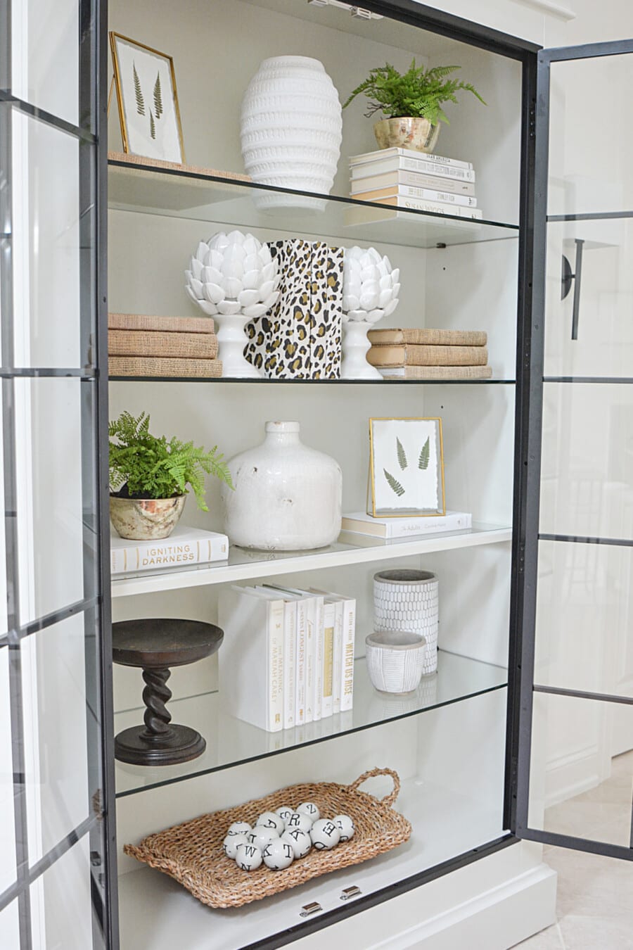 Decorating A Bookshelf The Easy Way