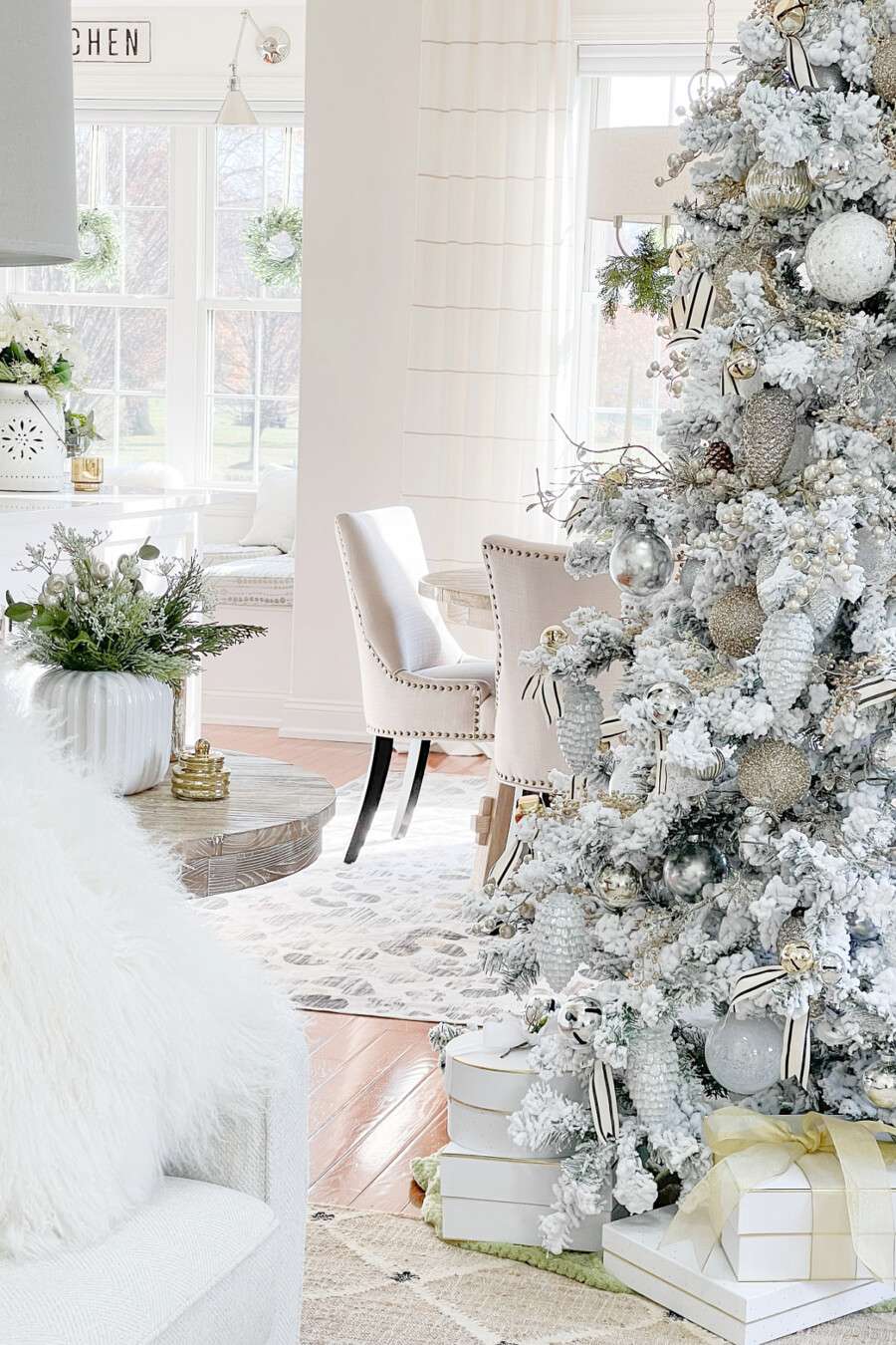 WHITE CHRISTMAS HOME TOUR