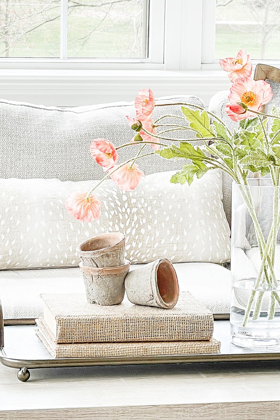 14 Simple Spring Vignettes To Decorate Your Coffee Table