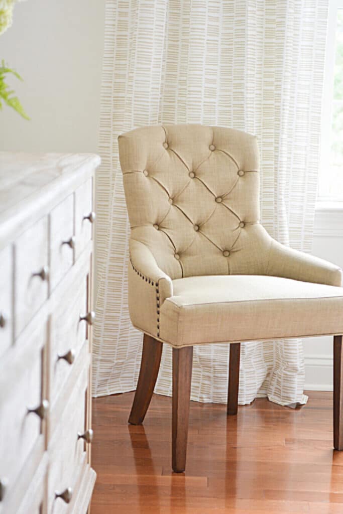 CHAIR IN A SUMMER GUEST ROOM