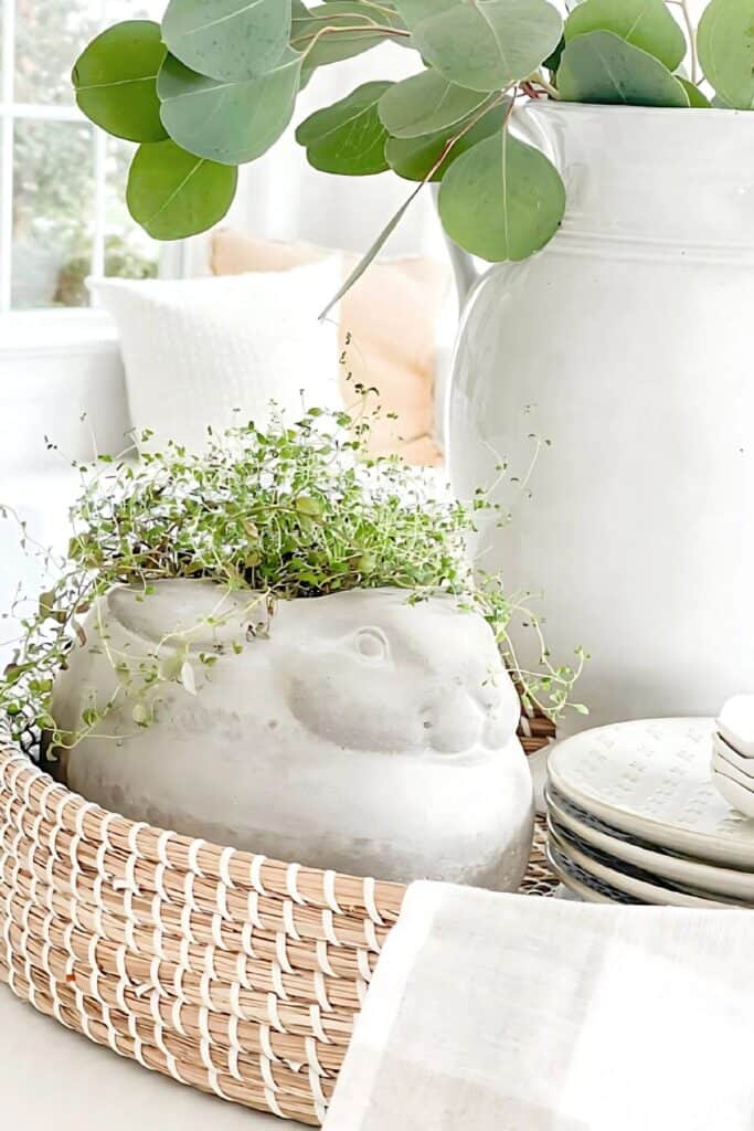 STONE RABBIT IN A CENTERPIEC