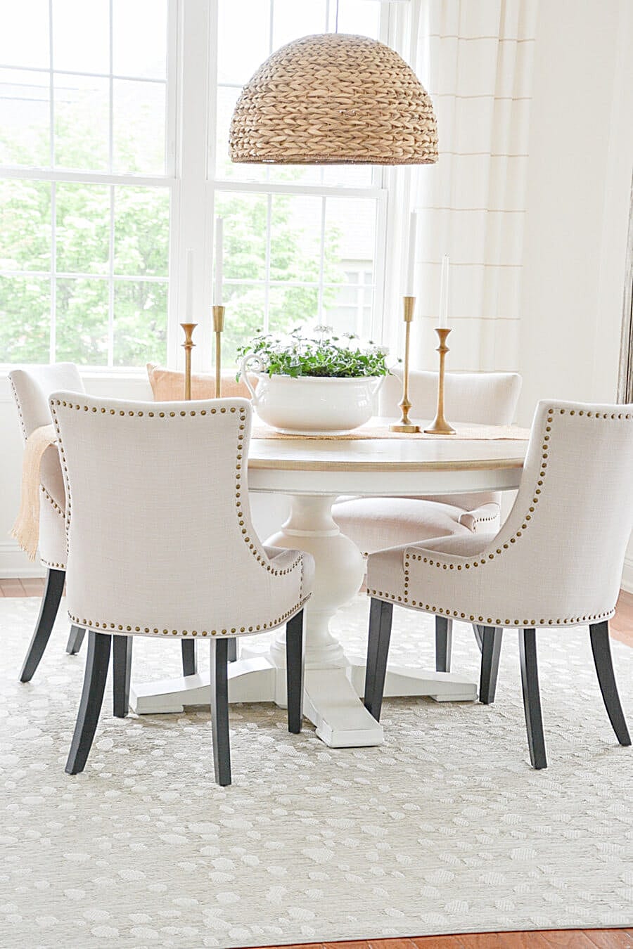 CLUTTER FREE DINING ROOM