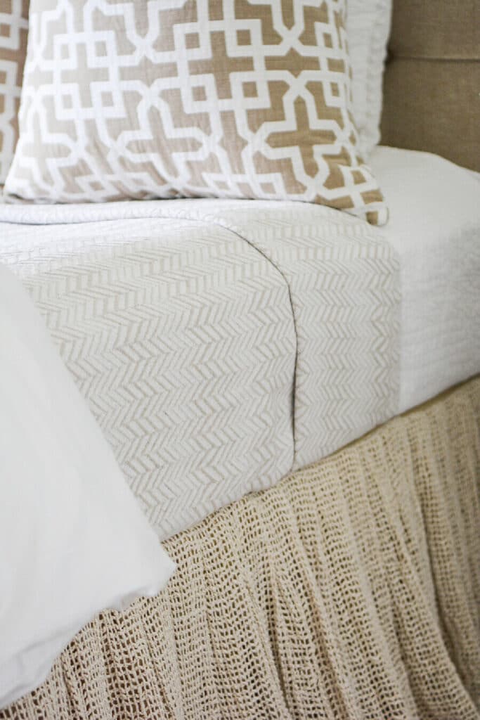SUMMER GUEST ROOM BEDDING- CLOSE UP